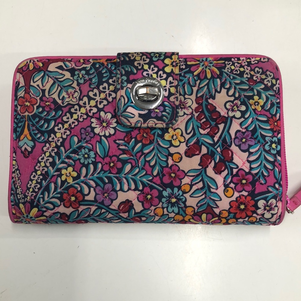 VERA BRADLEY Turn Loc wallet